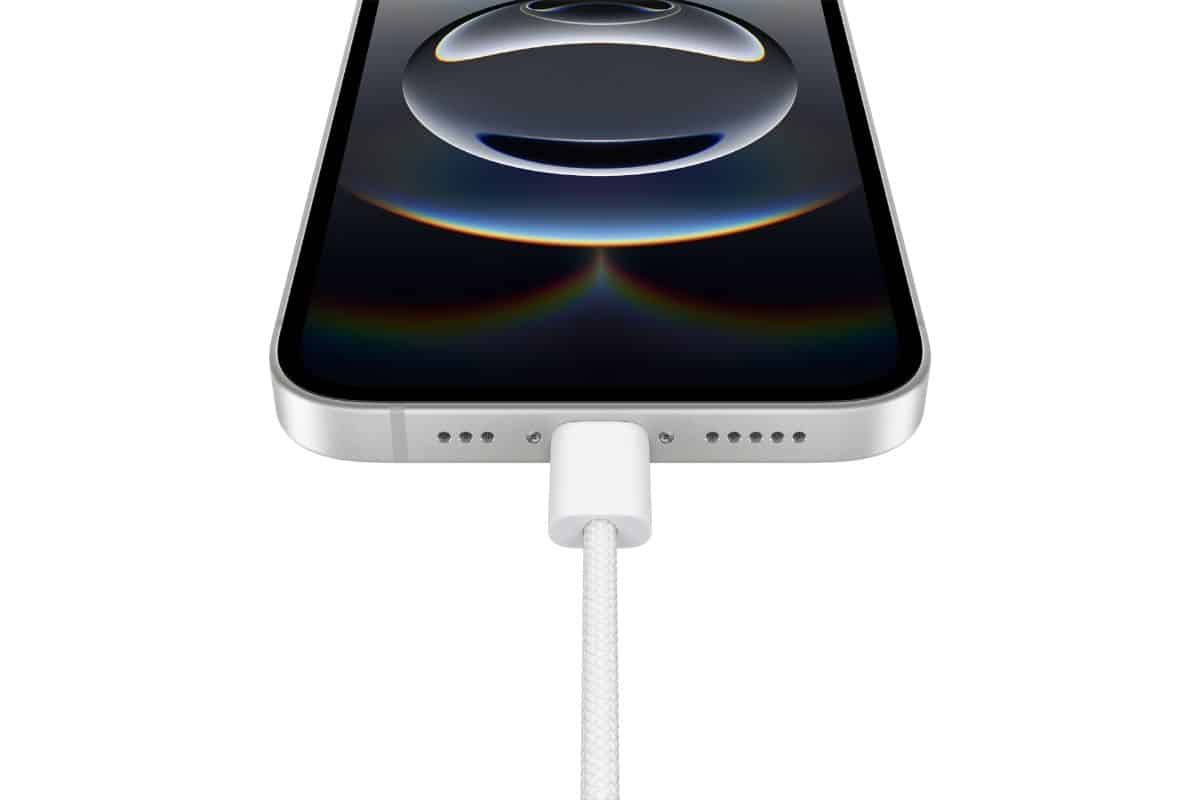Il connettore USB C di iPhone 16E